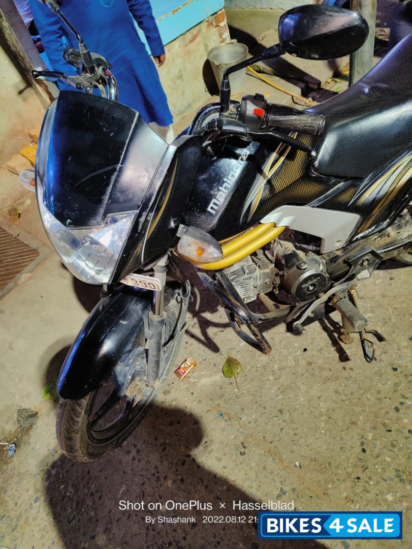 Black Mahindra Centuro O1