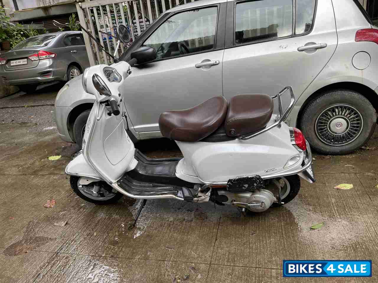 Pearl White Vespa Elegante