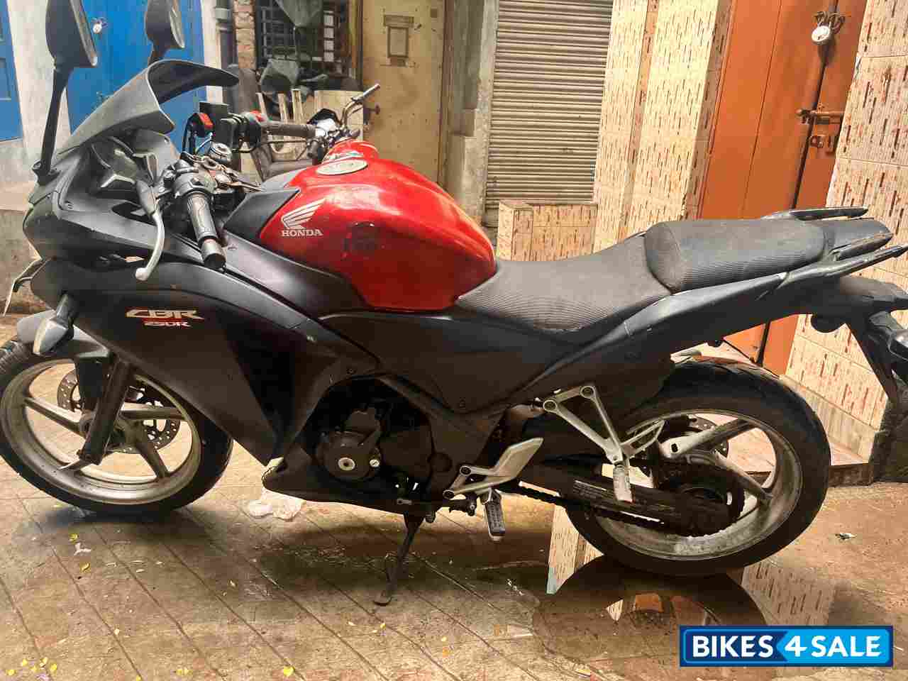 Red Honda CBR 250R