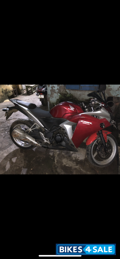 Red Honda CBR 250R