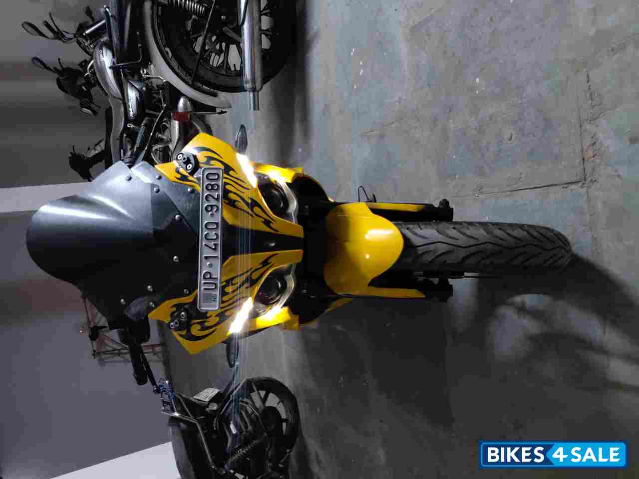 Yellow Bajaj Pulsar RS 200 Yellow Bajaj Pulsar RS 200