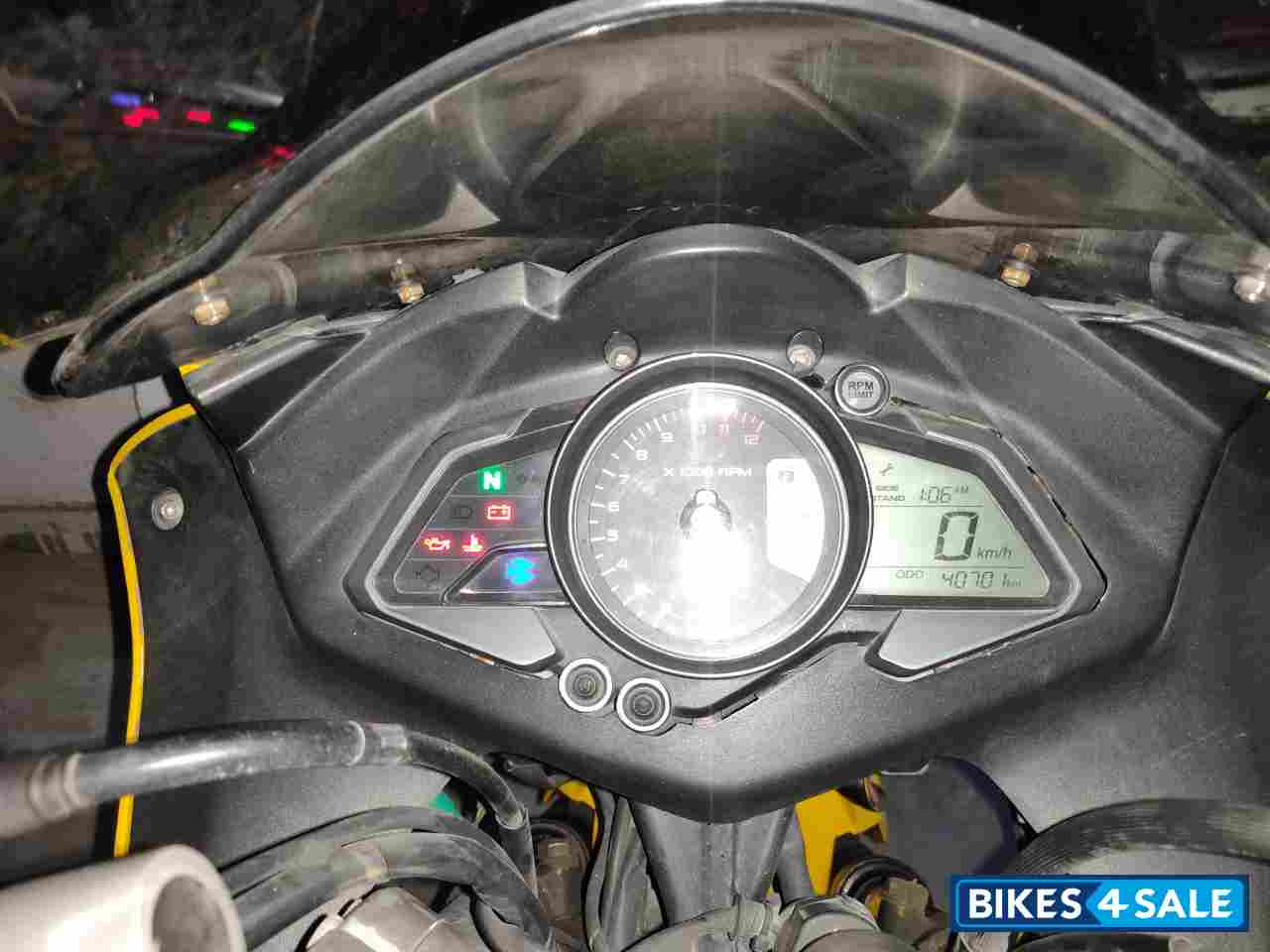 Yellow Bajaj Pulsar RS 200 Yellow Bajaj Pulsar RS 200