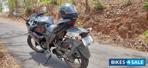 Black Suzuki Gixxer SF