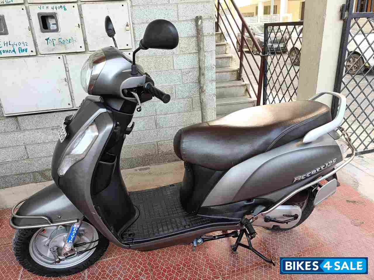 Gray Suzuki Access 125 CBS