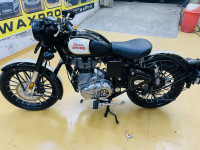 Black Royal Enfield Classic 500