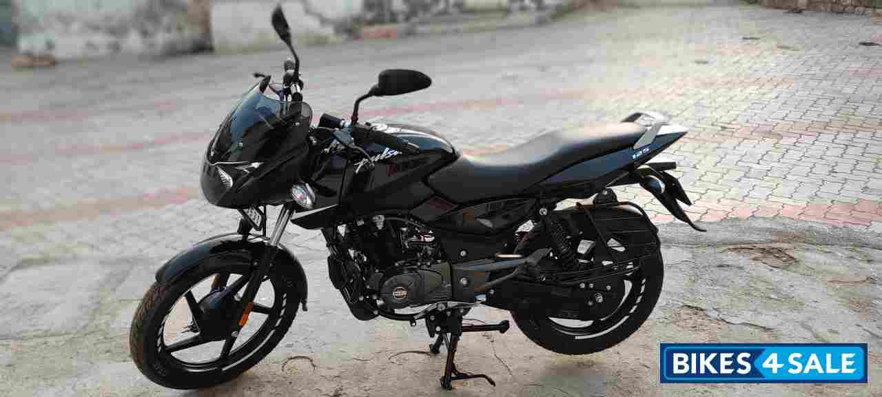 Bajaj Pulsar 125 Neon BS6