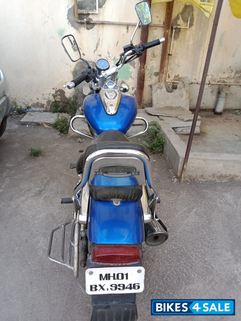 Blue Bajaj Avenger 220 DTS-i