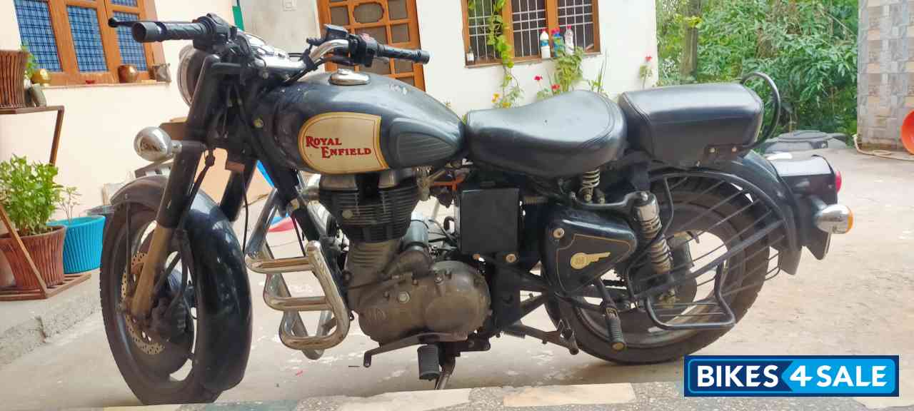 Black Royal Enfield Classic 350