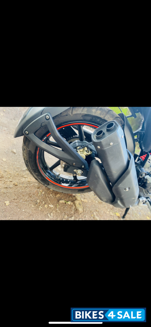 Black TVS Apache RTR 160 4V BS6