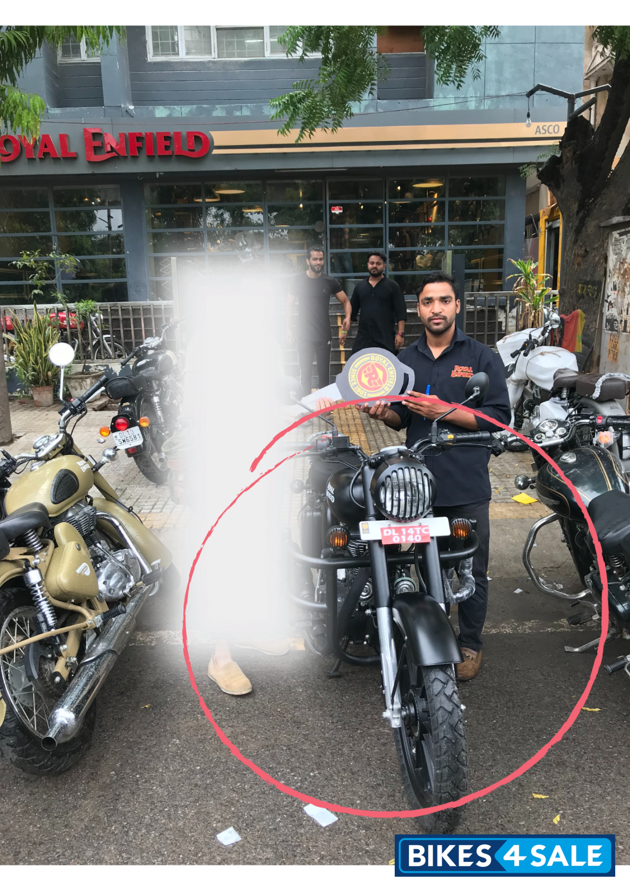 Royal Enfield Classic Stealth Black