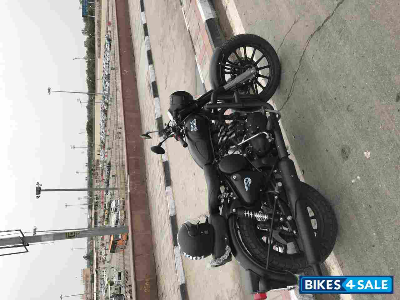 Royal Enfield Classic Stealth Black