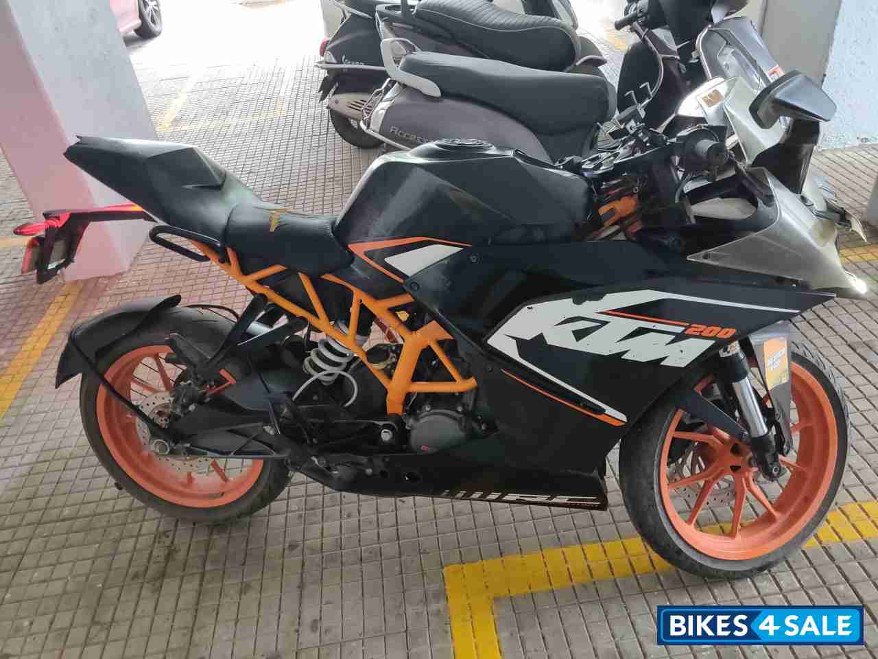 Black Orange KTM RC 200
