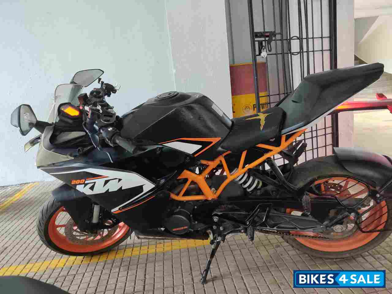 Black Orange KTM RC 200