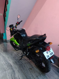 Green/black Yamaha FZ-S