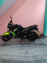 Green/black Yamaha FZ-S