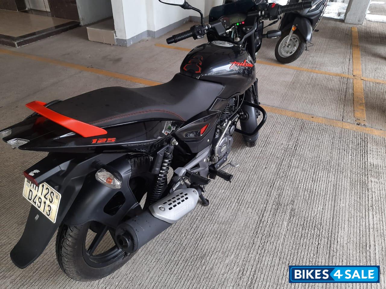 Bajaj Pulsar 125 Neon