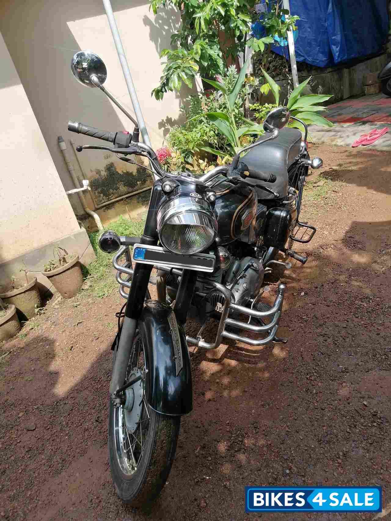 Black Royal Enfield Bullet Standard 350