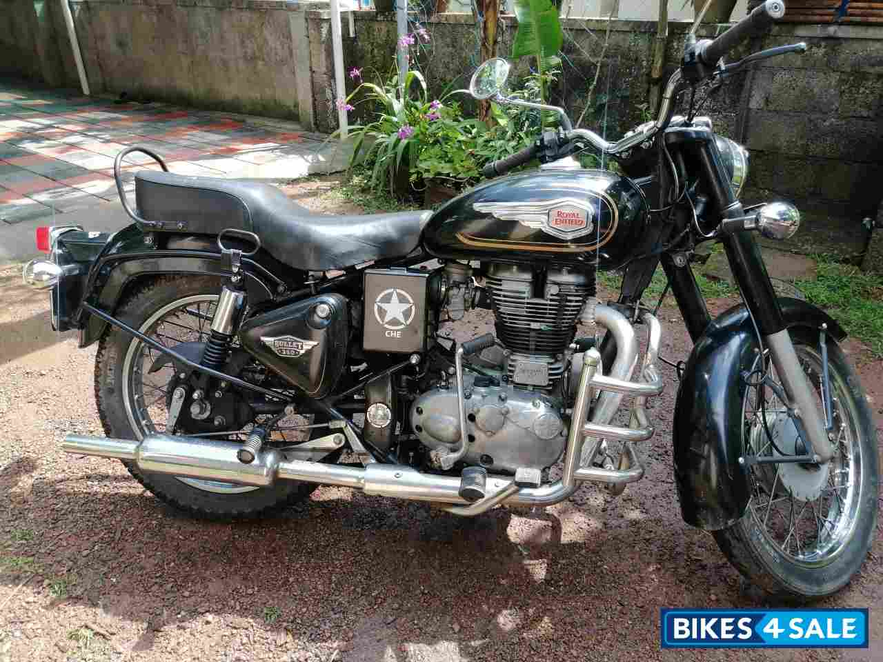 Black Royal Enfield Bullet Standard 350