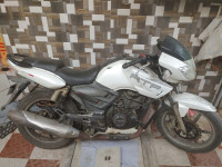 Pearl White TVS Apache RTR 180