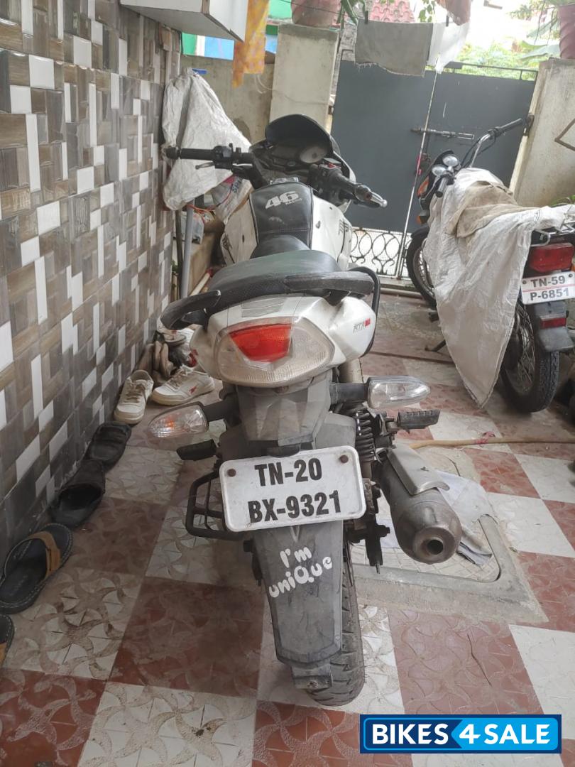 Pearl White TVS Apache RTR 180