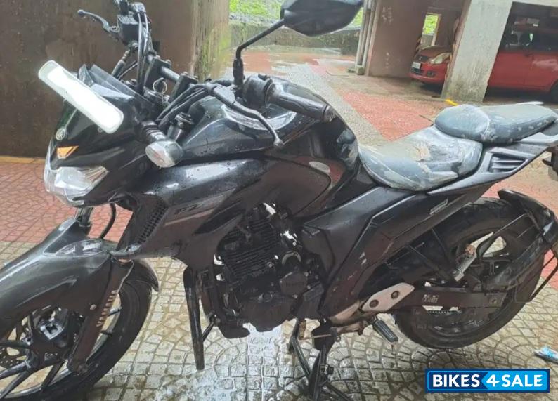 Mettalic Black Yamaha FZ25