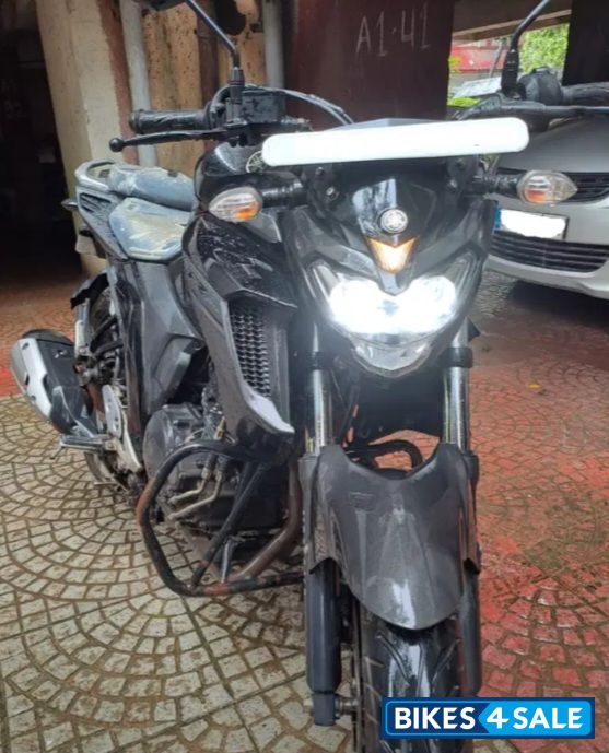 Mettalic Black Yamaha FZ25