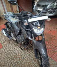 Mettalic Black Yamaha FZ25