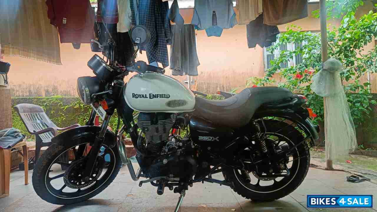 White Royal Enfield Thunderbird X 350