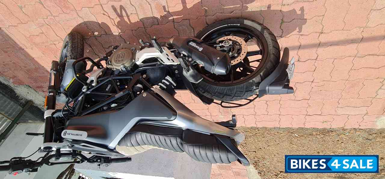 Grey Black Husqvarna Svartpilen 250 2020