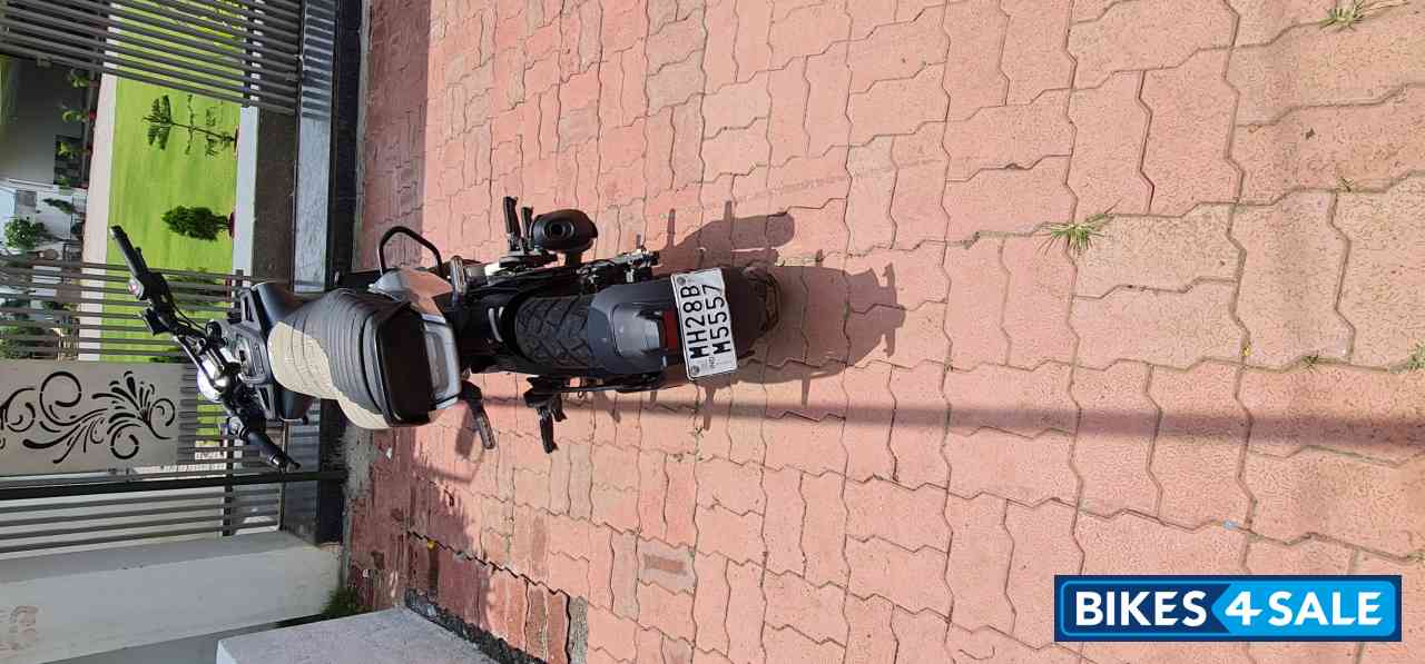 Grey Black Husqvarna Svartpilen 250 2020