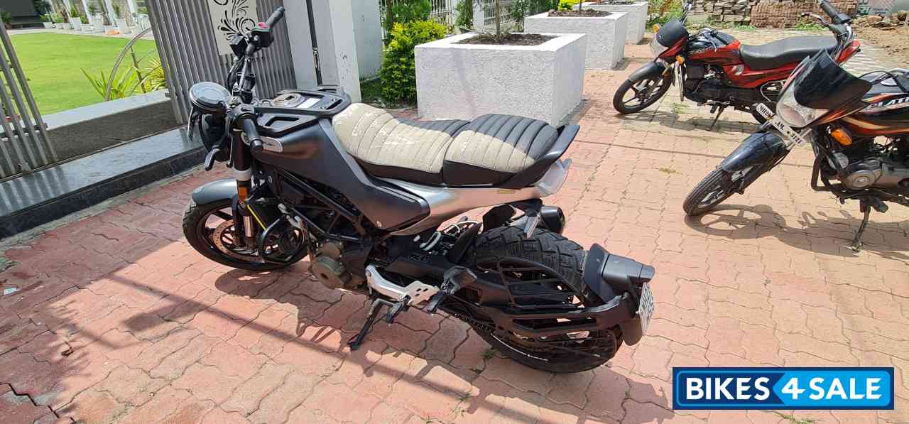 Grey Black Husqvarna Svartpilen 250 2020