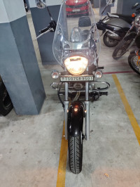 Black Bajaj Avenger Cruise 220