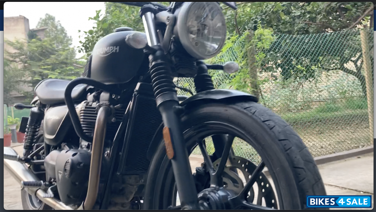 Black Matte Triumph Street Twin
