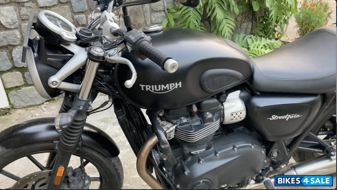 Black Matte Triumph Street Twin