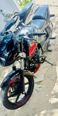 Black Bajaj Pulsar 150 Twin Disc