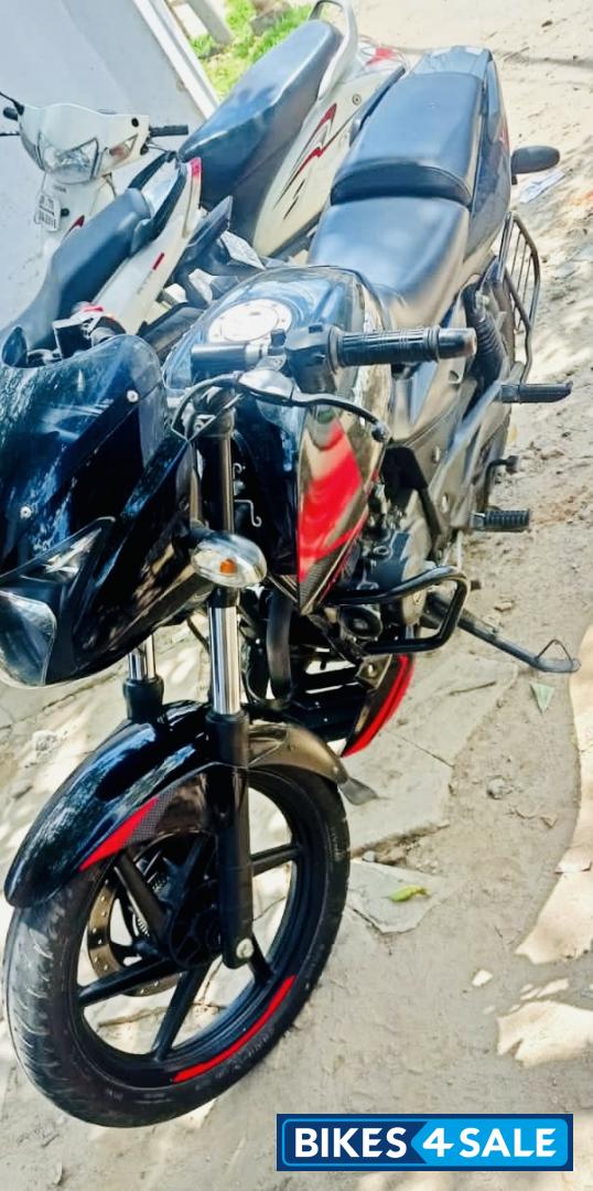Black Bajaj Pulsar 150 Twin Disc
