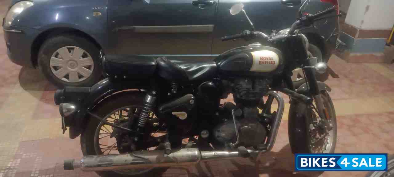 Black Royal Enfield Classic 350