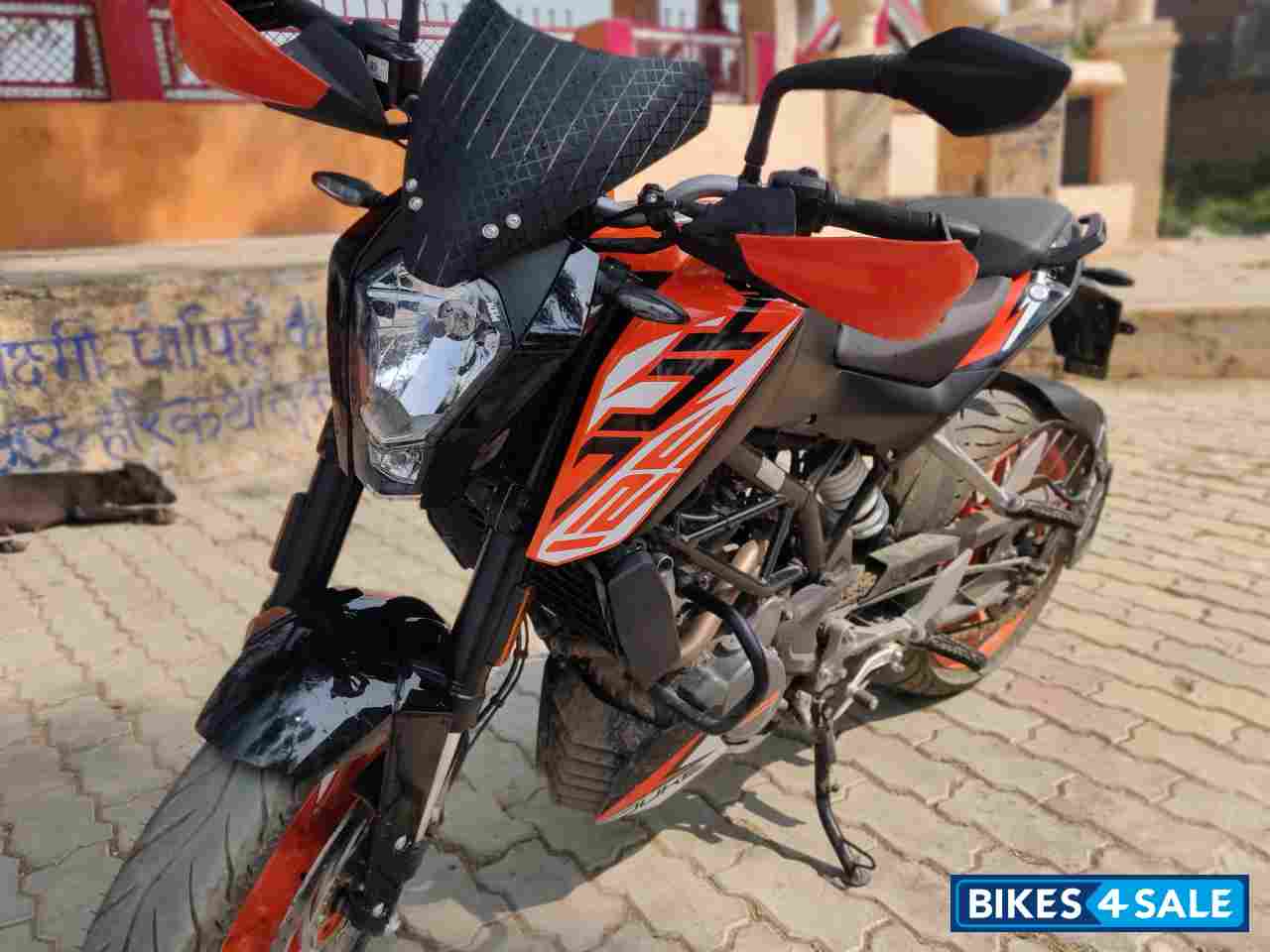 Orange KTM Duke 125 2020