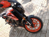 Orange KTM Duke 125 2020
