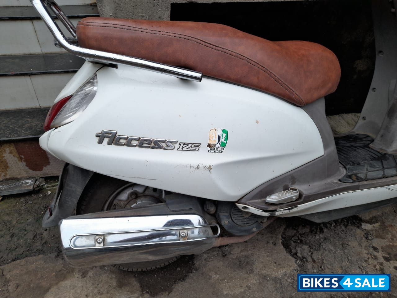 White Suzuki Access 125