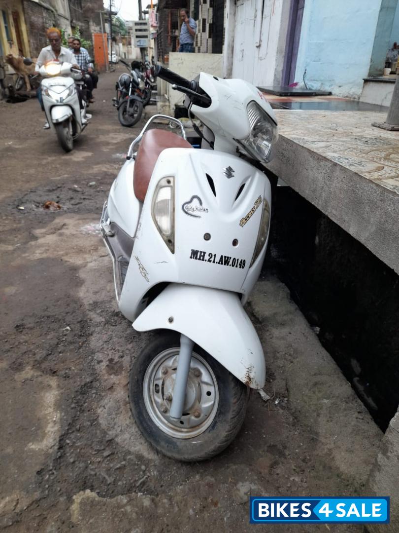White Suzuki Access 125