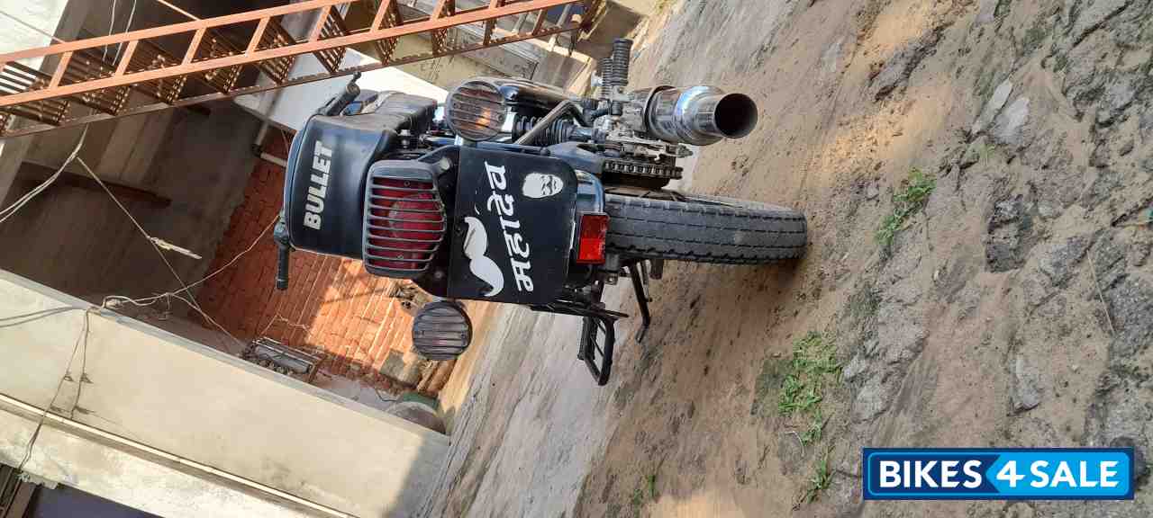 Black Royal Enfield Bullet Standard 350