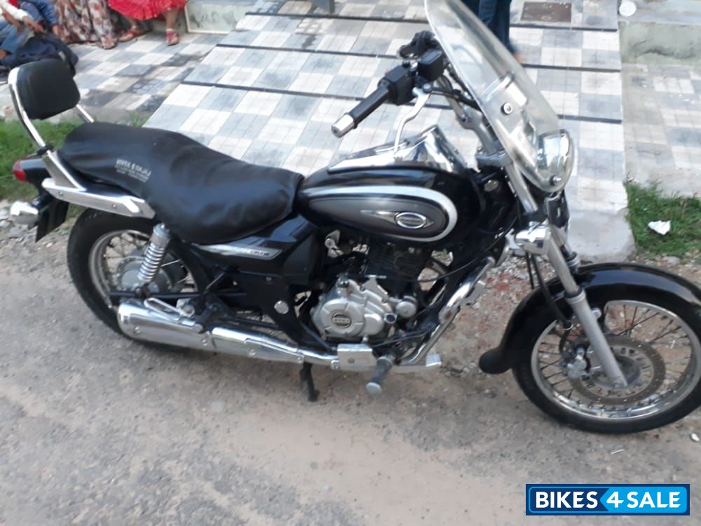 Black Bajaj Avenger Cruise 220