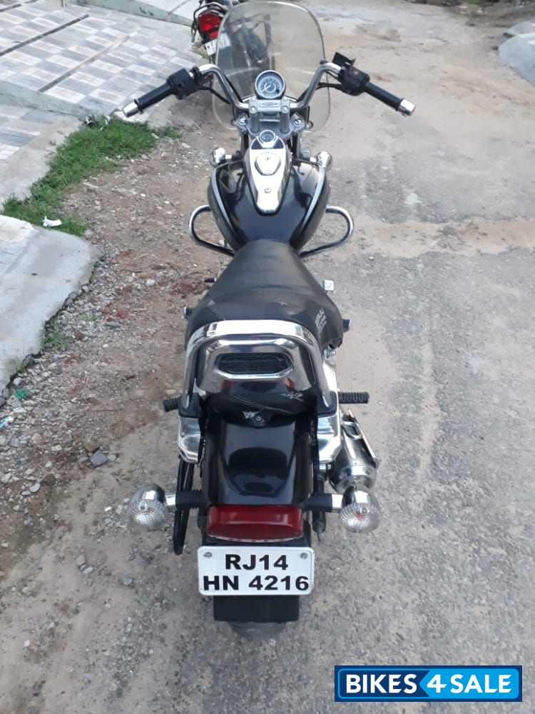 Black Bajaj Avenger Cruise 220
