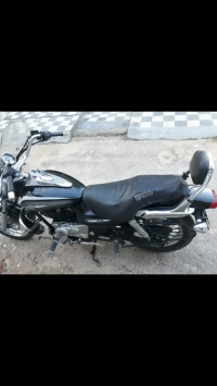 Black Bajaj Avenger Cruise 220