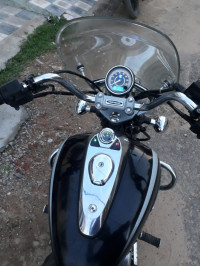 Black Bajaj Avenger Cruise 220