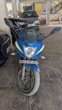 Blue Suzuki Gixxer SF