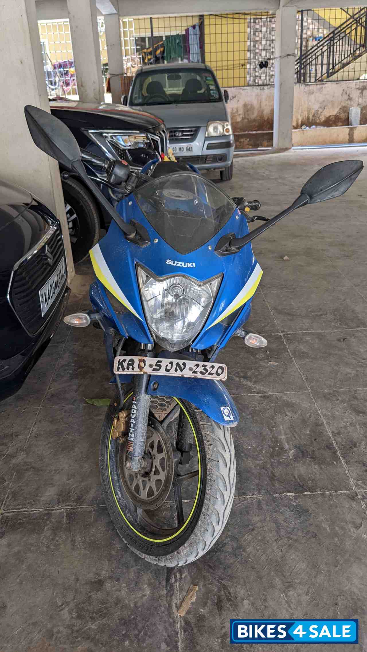 Blue Suzuki Gixxer SF