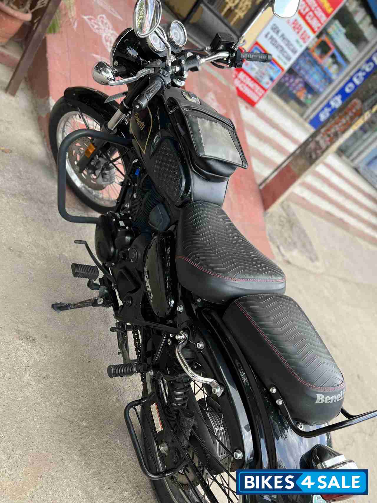 Black Benelli Imperiale 400 BS6