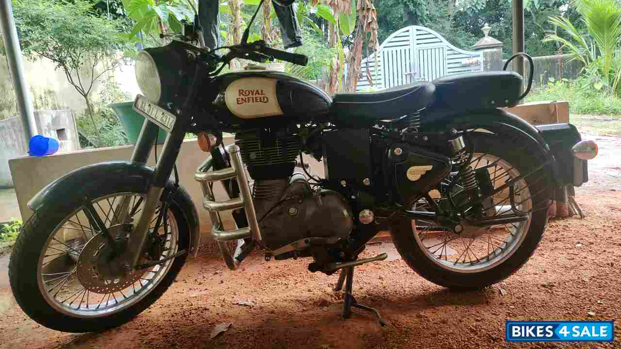 Black Royal Enfield Classic 350
